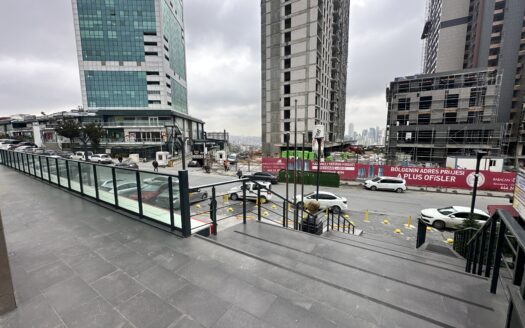 Beylikdüzü Hürriyet Bulvar Üzeri Kiralık 200 M2 Dükkan Prestijli