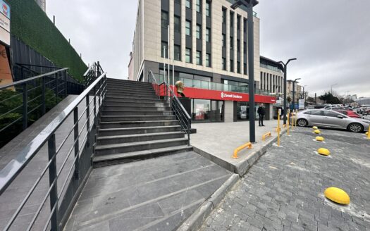 Beylikdüzü Hürriyet Bulvar Üzeri Kiralık 200 M2 Dükkan Prestijli